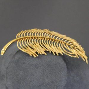 VTG Monet brooch goldtone feather or leaf large brooch 80s 90s